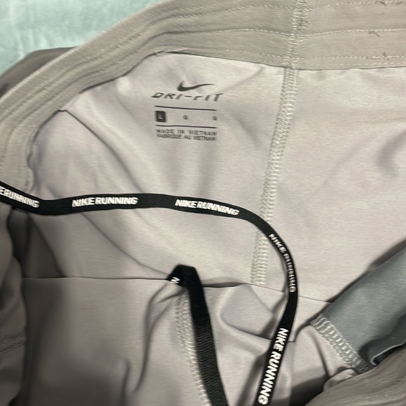 Nike Running Shorts - Picture 3 of 4